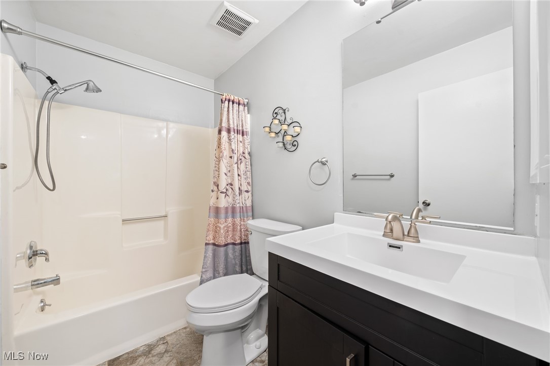 889 Hampton Ridge Drive Akron, OH 44313 - Photo 27 of 38 Full bathroom featuring vanity, toilet, and shower / tub combo