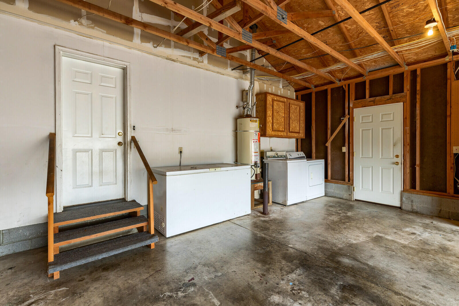 641 Southwest Balsam Road Grants Pass, OR 97526 - Photo 25 of 28 Garage!