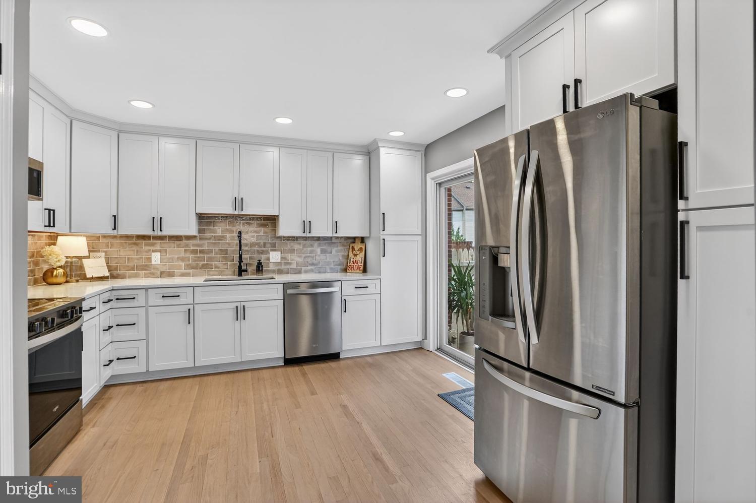 8532 Lakinhurst Lane Springfield, VA 22152 - Photo 14 of 62 48" dovetail/soft close shaker cabinetry