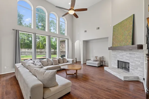 $5,950 | 42 North Arrow Canyon Circle, The Woodlands, TX 77389