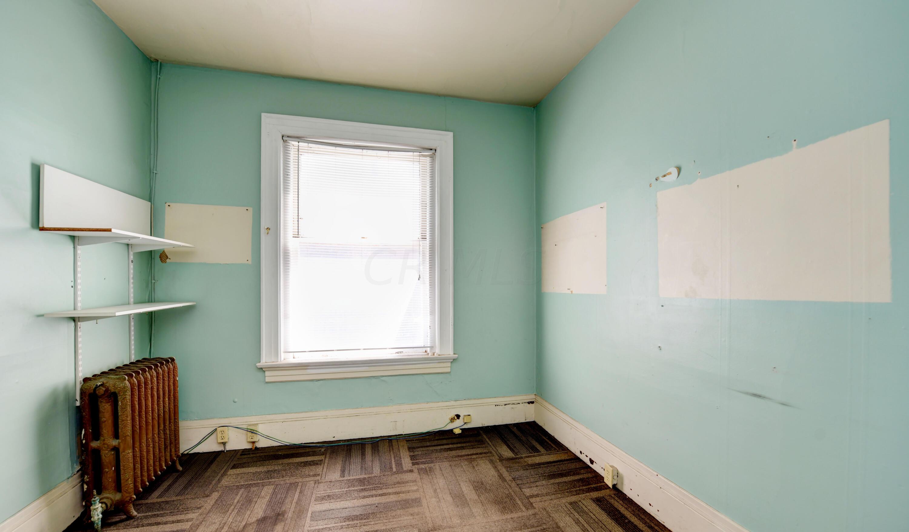 868 Bryden Road Columbus, OH 43205 - Photo 13 of 47 FIrst Floor Living Space (7)