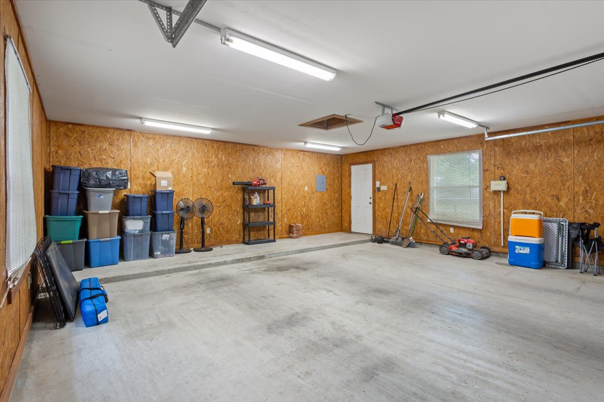 1607 North Harding Avenue Cameron, TX 76520 - Photo 33 of 37 A spacious, clean garage providing ample storage and utility space for any household.