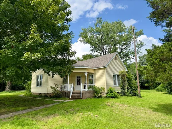 $225,000 | 659 East Pine Street, Bourbon, MO 65441