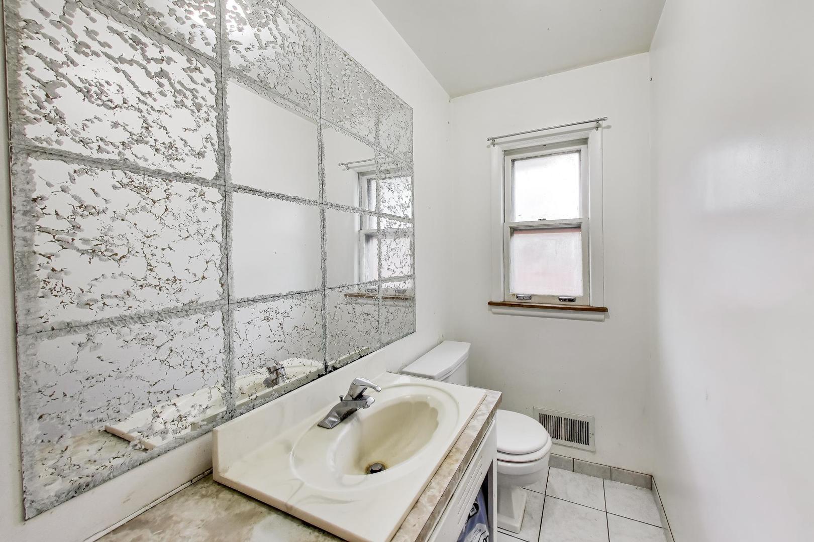 324 South Mt Prospect Road Mount Prospect, IL 60056 - Photo 8 of 16