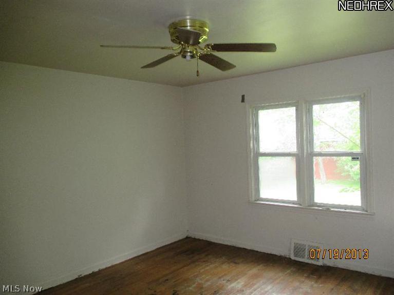 5273 Bridgewater Road Lyndhurst, OH 44124 - Photo 9 of 14