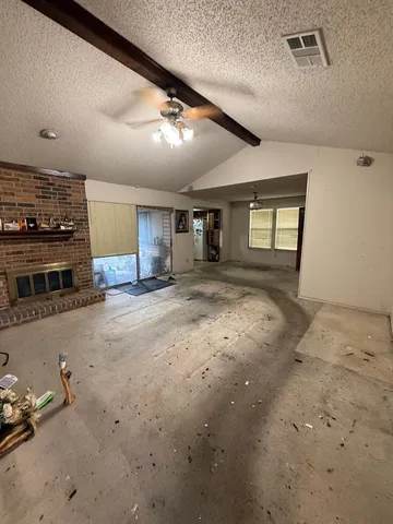 a view of a livingroom with furniture