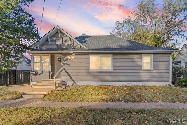 $159,000 | 523 Broadway, East Alton, IL 62024