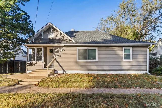$159,000 | 523 Broadway, East Alton, IL 62024