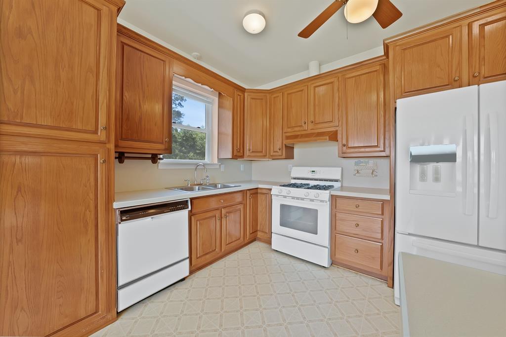 12748 County Road 4077 Scurry, TX 75158 - Photo 23 of 40 a kitchen with granite countertop a sink stainless steel appliances and cabinets