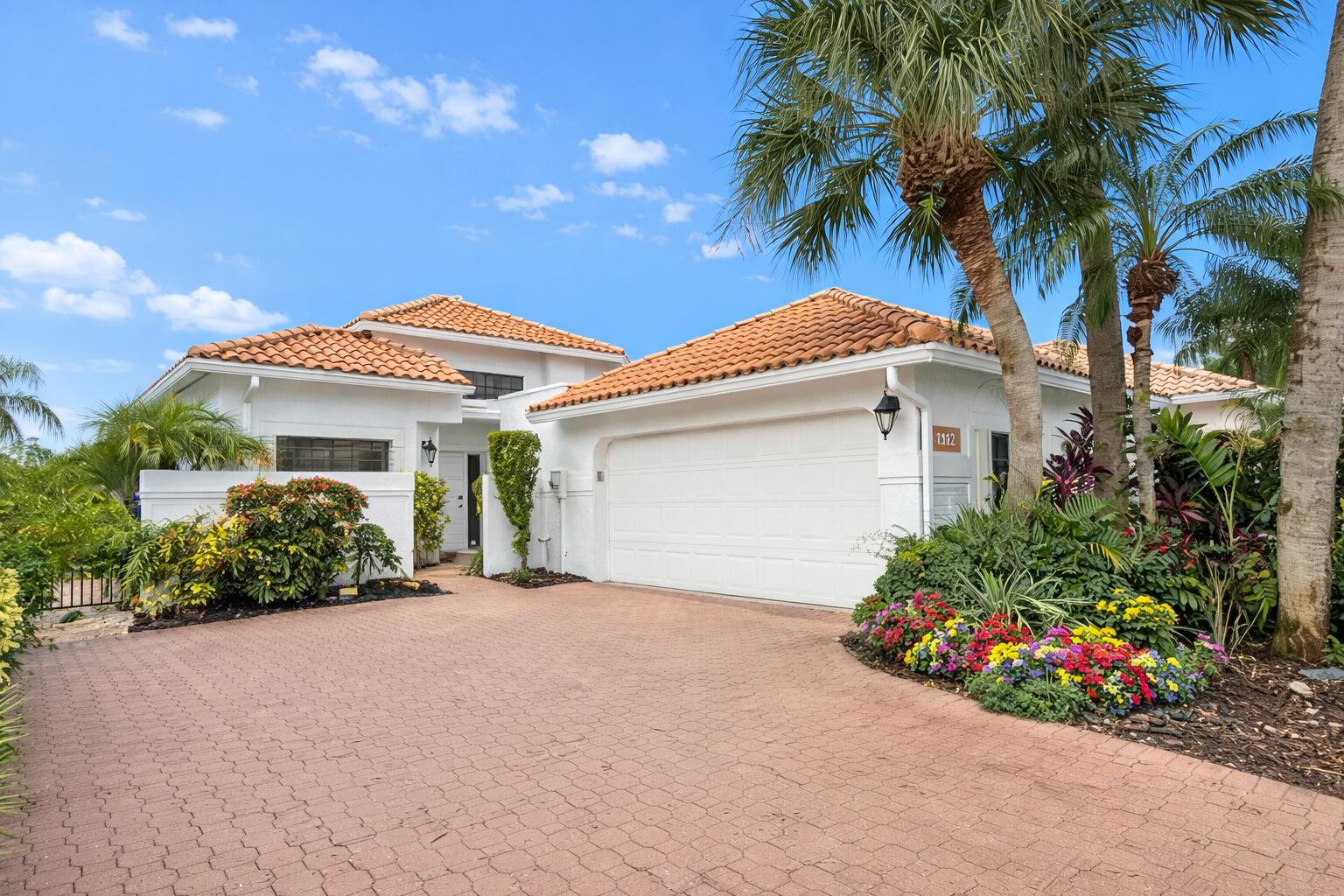 17500 Vía Capri Boca Raton, FL 33496 - Photo 1 of 21 Front Exterior