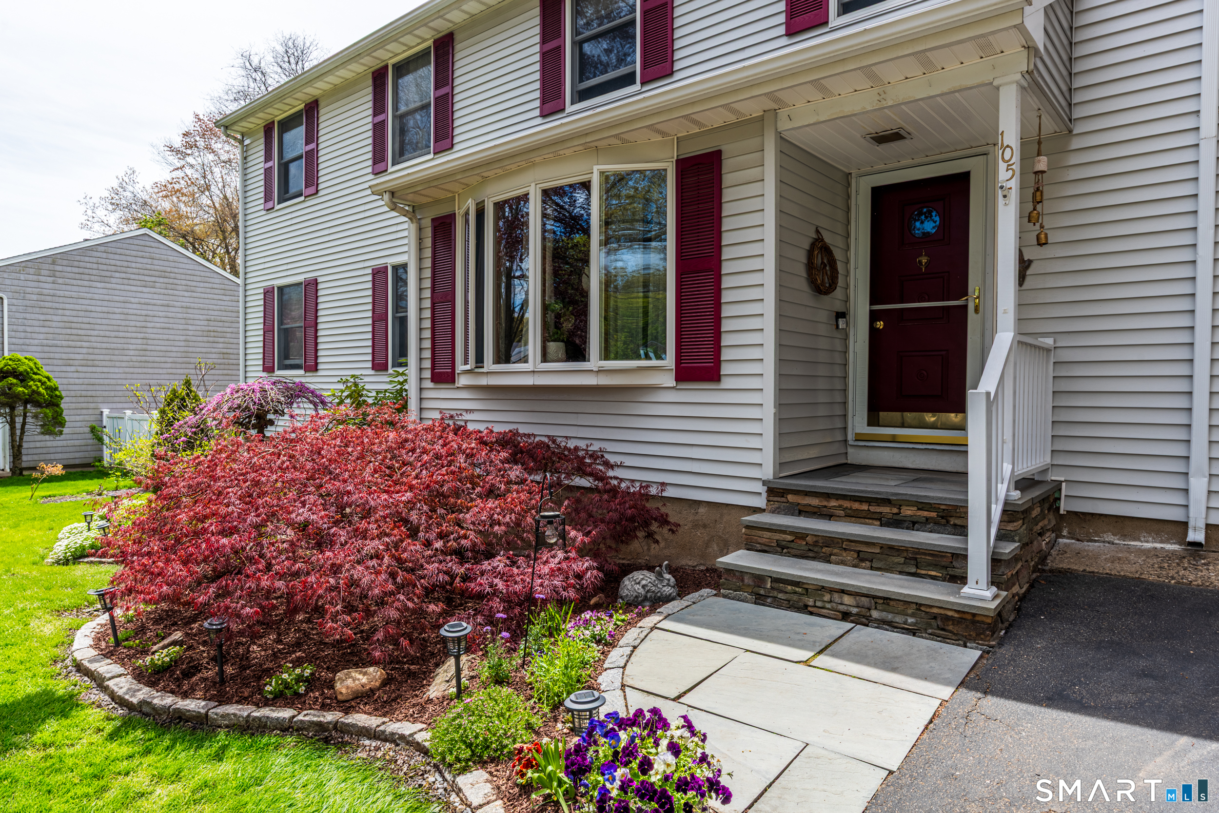 105 Meadow Wood Road Stratford, CT 06614 - Photo 3 of 37