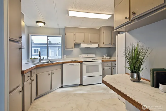 $95,000 | 700 Northwest Crosby Avenue, Unit 35, Oak Harbor, WA 98277