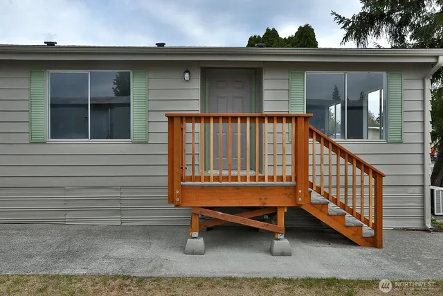 $95,000 | 700 Northwest Crosby Avenue, Unit 35, Oak Harbor, WA 98277