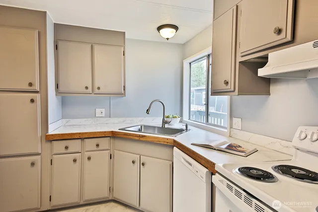 $95,000 | 700 Northwest Crosby Avenue, Unit 35, Oak Harbor, WA 98277