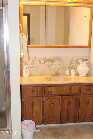 $225,000 | 175 Fincastle Heights Road, Jonesville, VA 24263