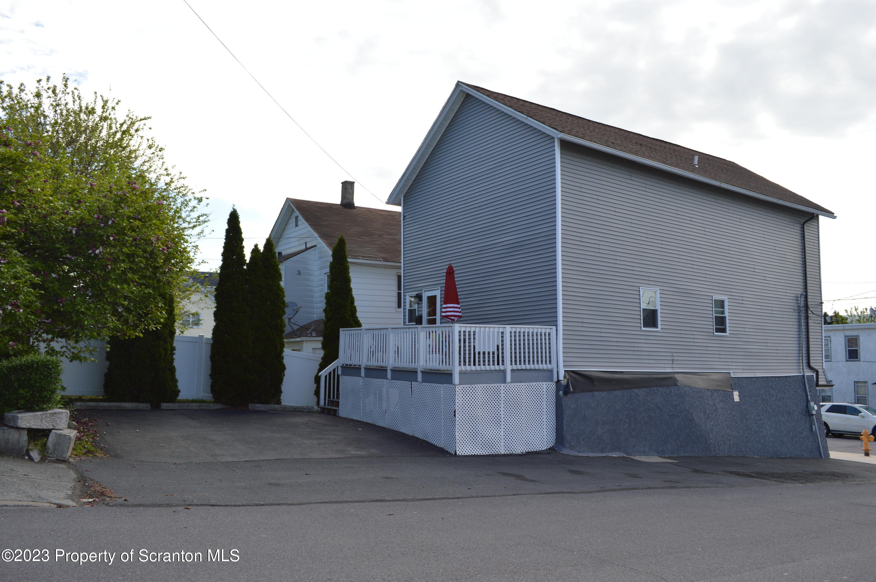 501 North Bromley Avenue Scranton, PA 18504 - Photo 16 of 17 a view of terrace with seating space
