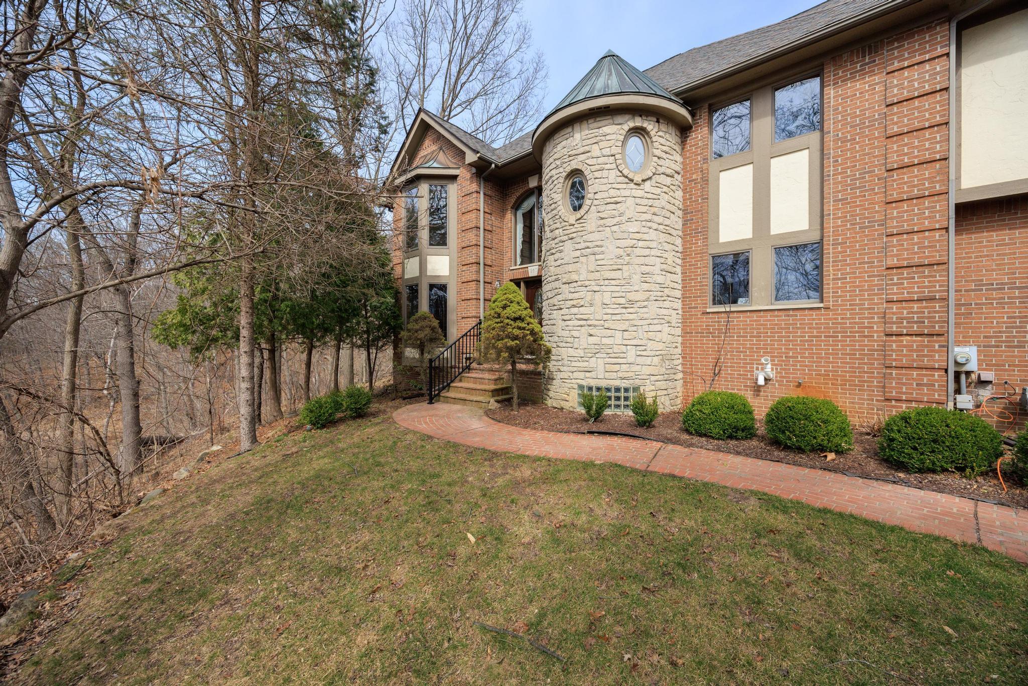 1260 Silver Bell Road Rochester, MI 48306 - Photo 3 of 63 1260 Silverbell Rd 03