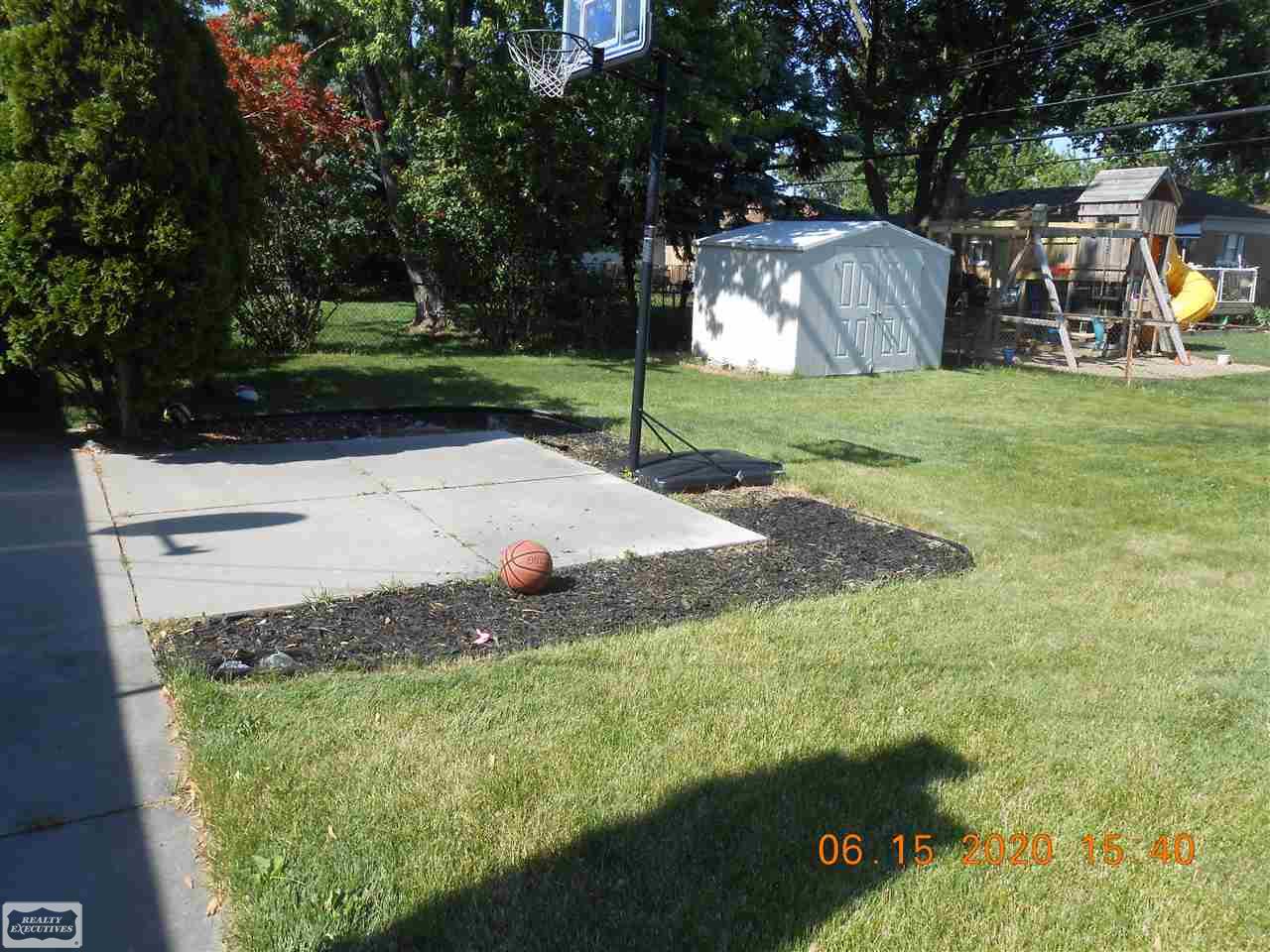 32346 Kelly Road Roseville, MI 48066 - Photo 13 of 15 50014555-12.JPG