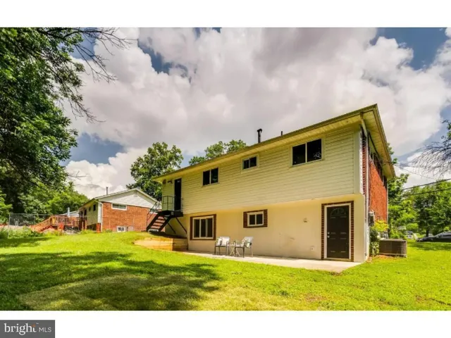 a front view of house with yard