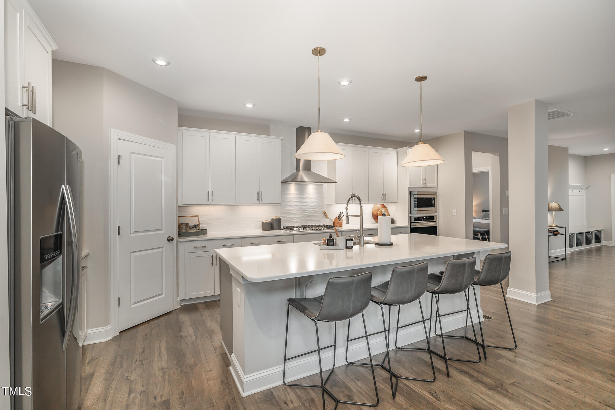 Kitchen and breakfast bar