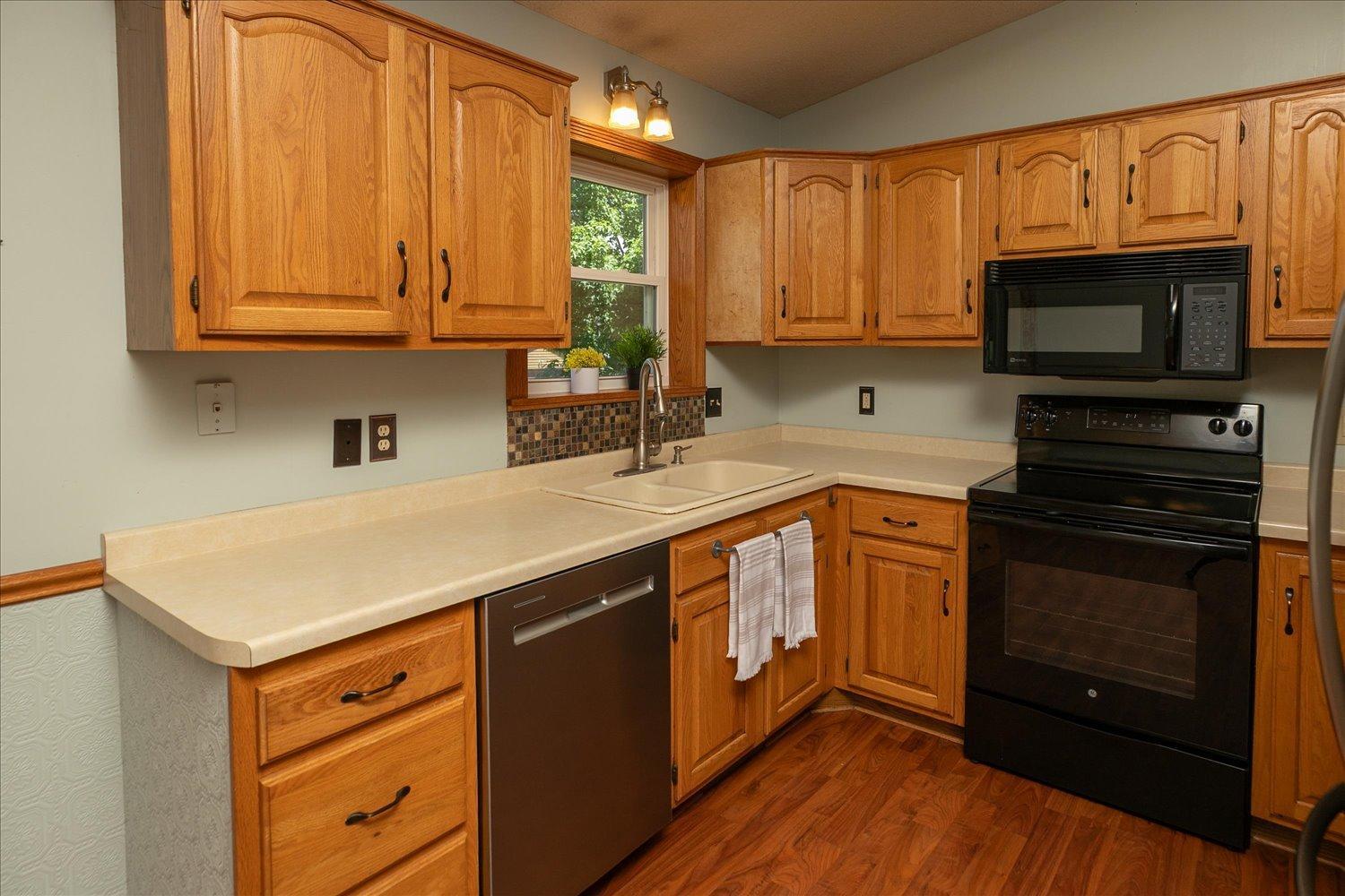 906 High Meadow Lane Southwest Rochester, MN 55902 - Photo 12 of 36