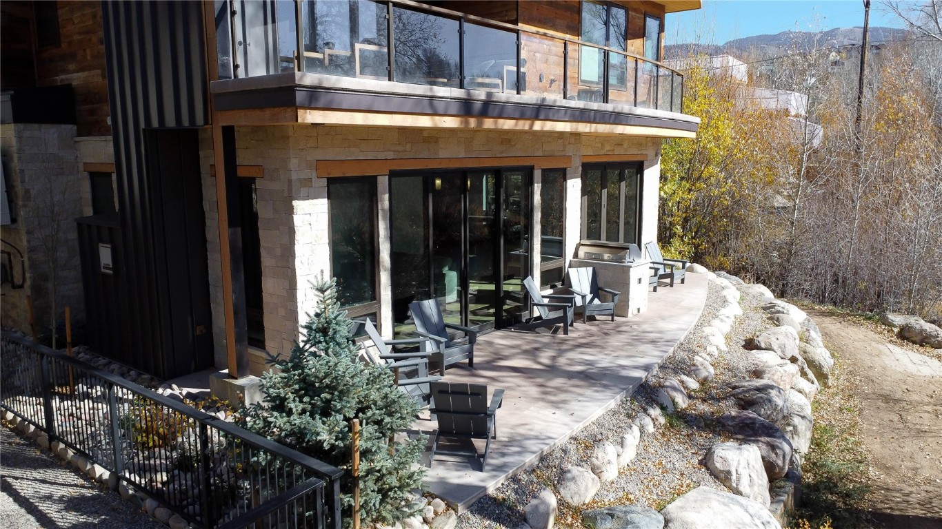 321 Riverview Way Steamboat Springs, CO 80487 - Photo 49 of 50 a view of a cafe with sitting area