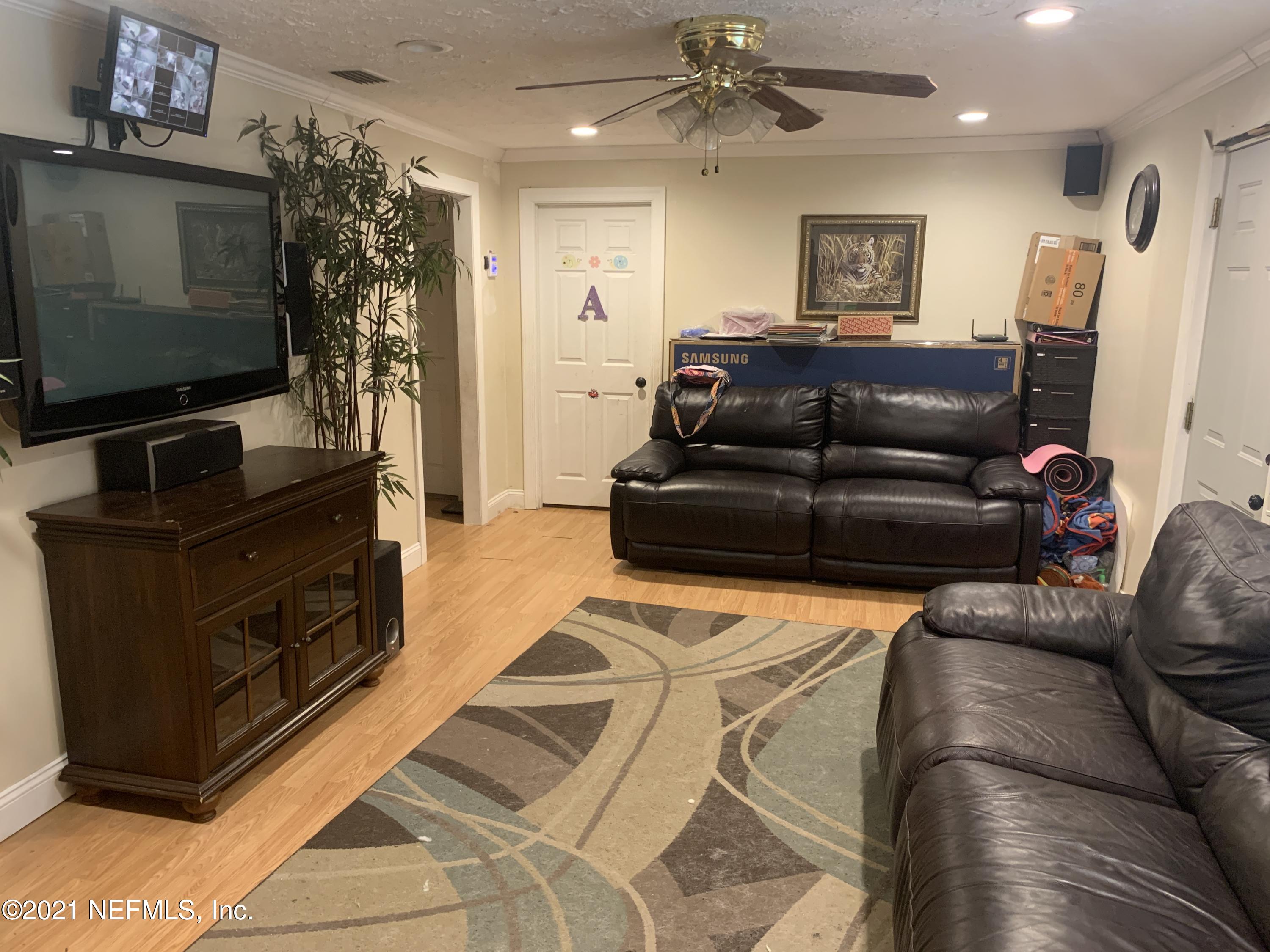12505 Pulaski Road Jacksonville, FL 32218 - Photo 17 of 45 Living room