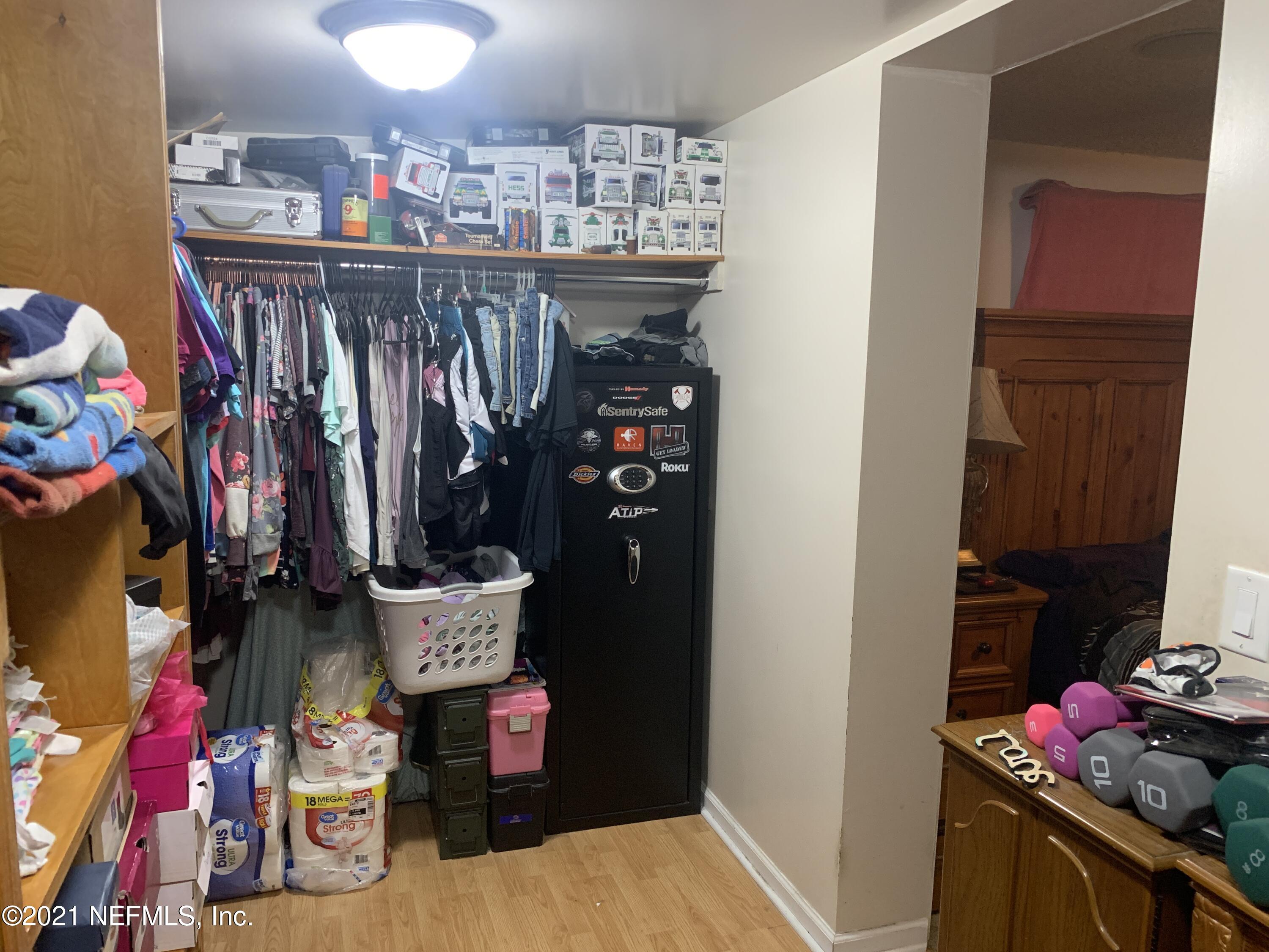 12505 Pulaski Road Jacksonville, FL 32218 - Photo 26 of 45 Walk in closet