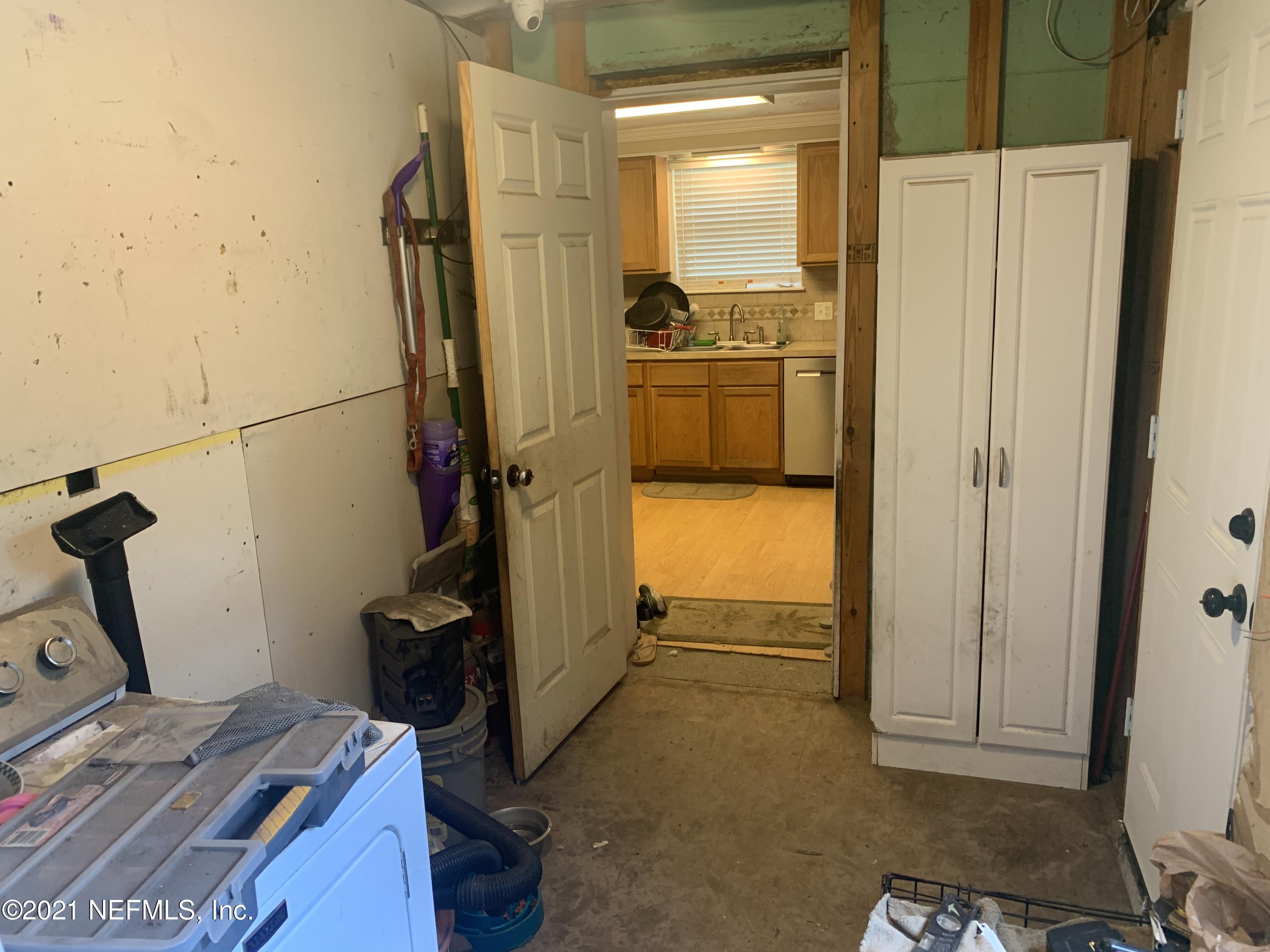 12505 Pulaski Road Jacksonville, FL 32218 - Photo 42 of 45 Laundry Room