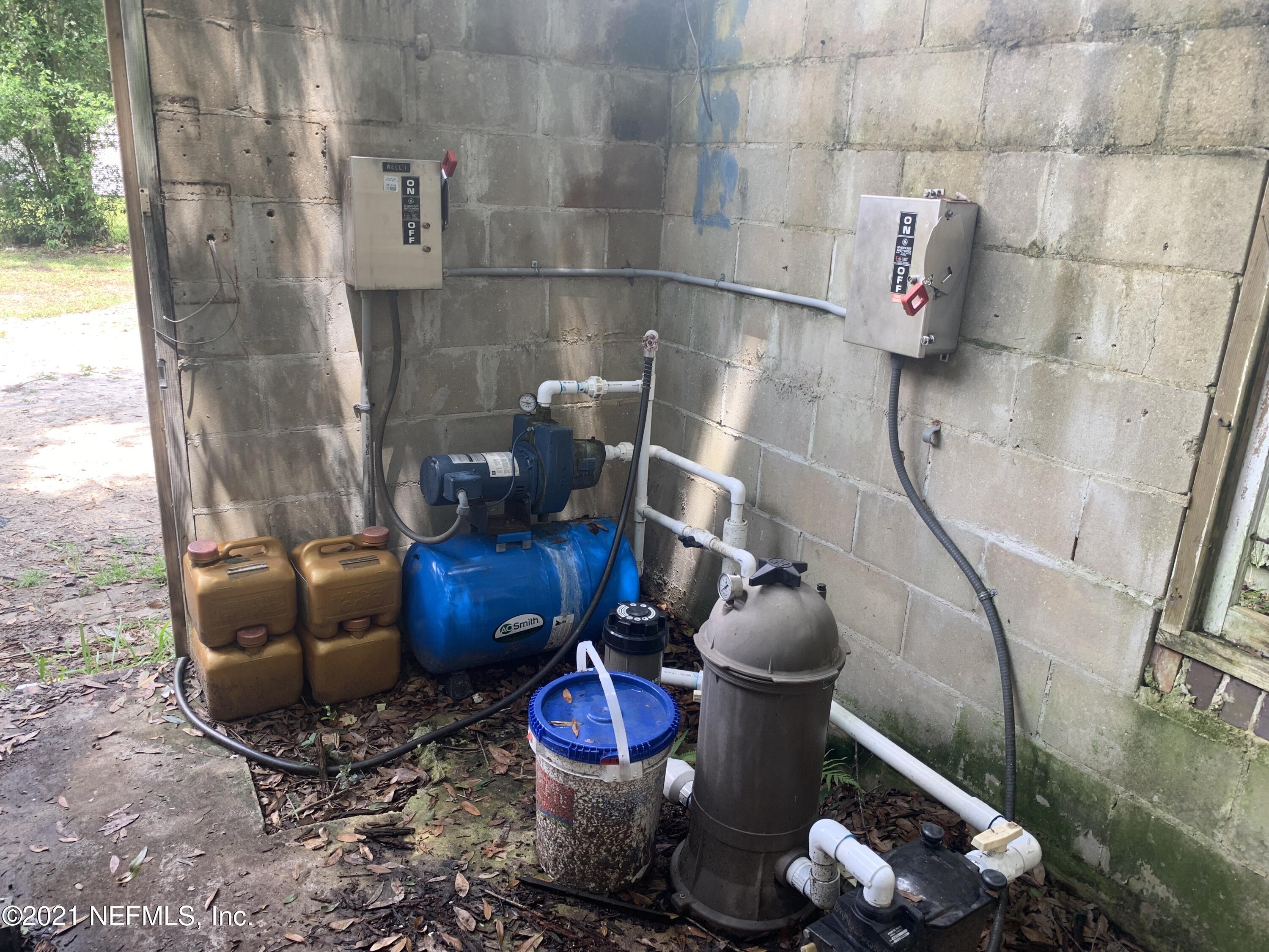 12505 Pulaski Road Jacksonville, FL 32218 - Photo 45 of 45 Water shed-well pump