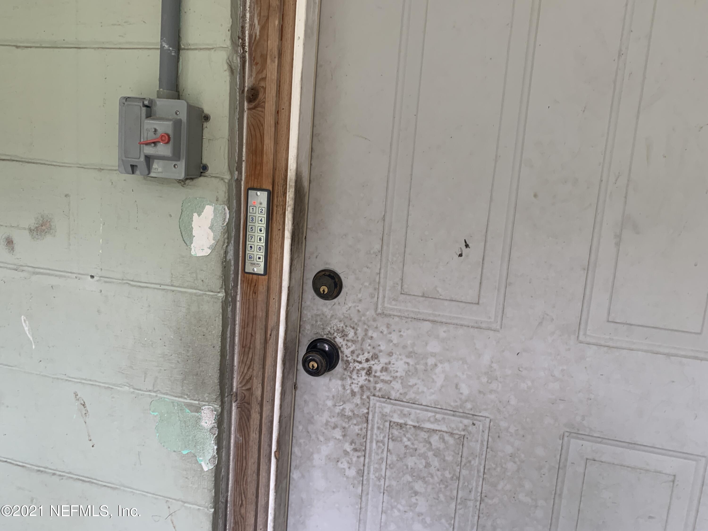 12505 Pulaski Road Jacksonville, FL 32218 - Photo 9 of 45 security access front door