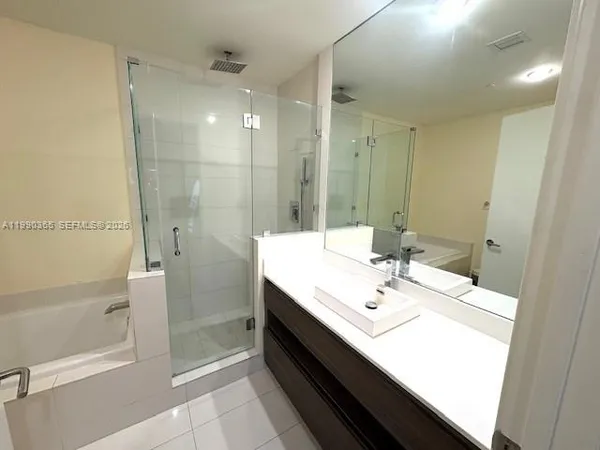 $4,500 | 1100 South Miami Avenue, Unit 811, Miami, FL 33130