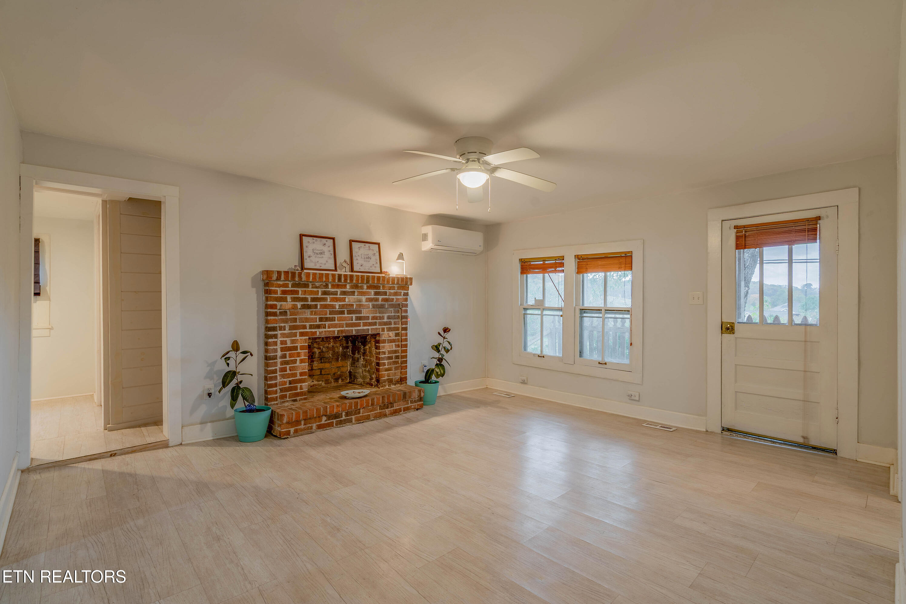 2519 Maples Branch Road Sevierville, TN 37876 - Photo 11 of 28 Living Room