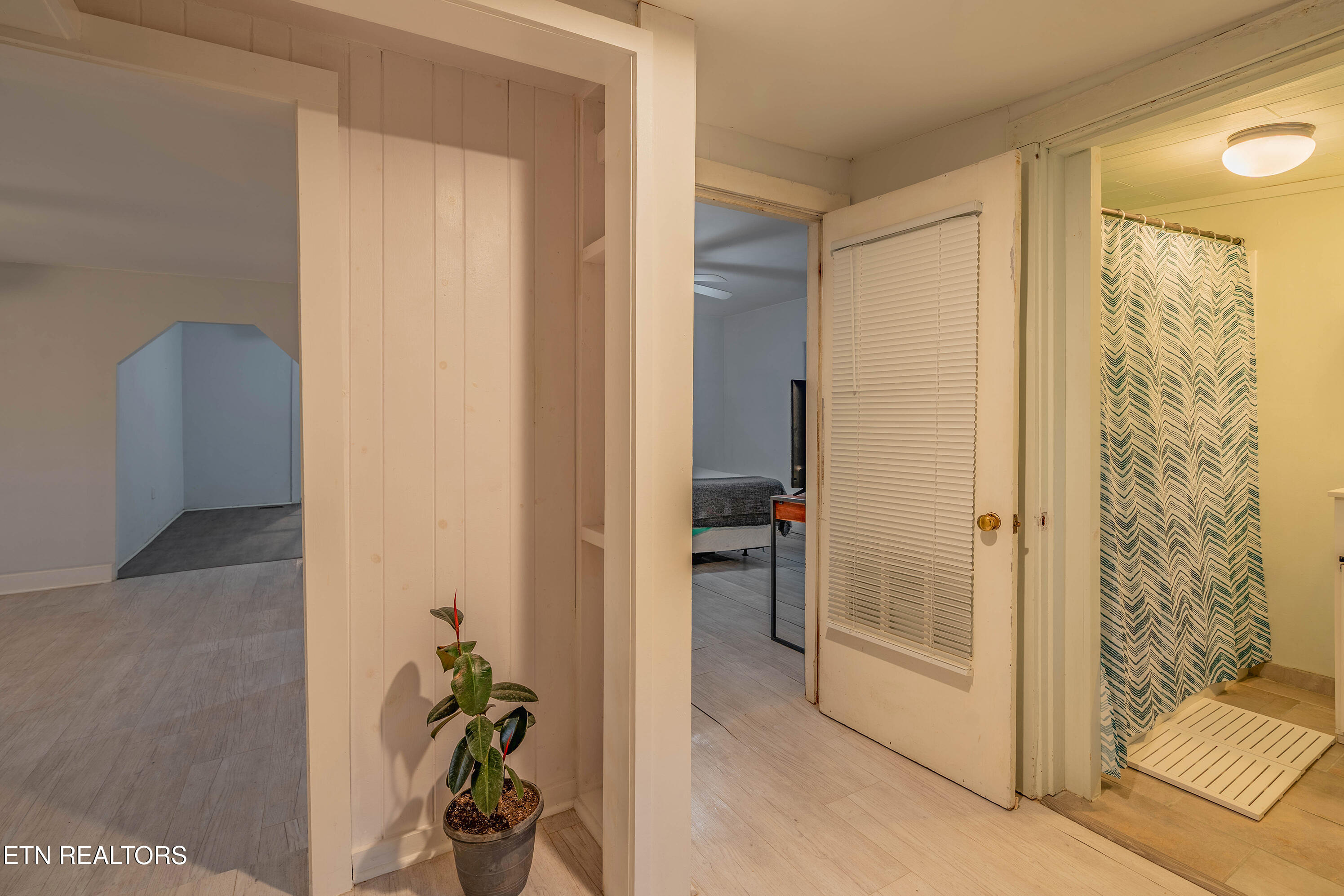 2519 Maples Branch Road Sevierville, TN 37876 - Photo 20 of 28 Bathroom