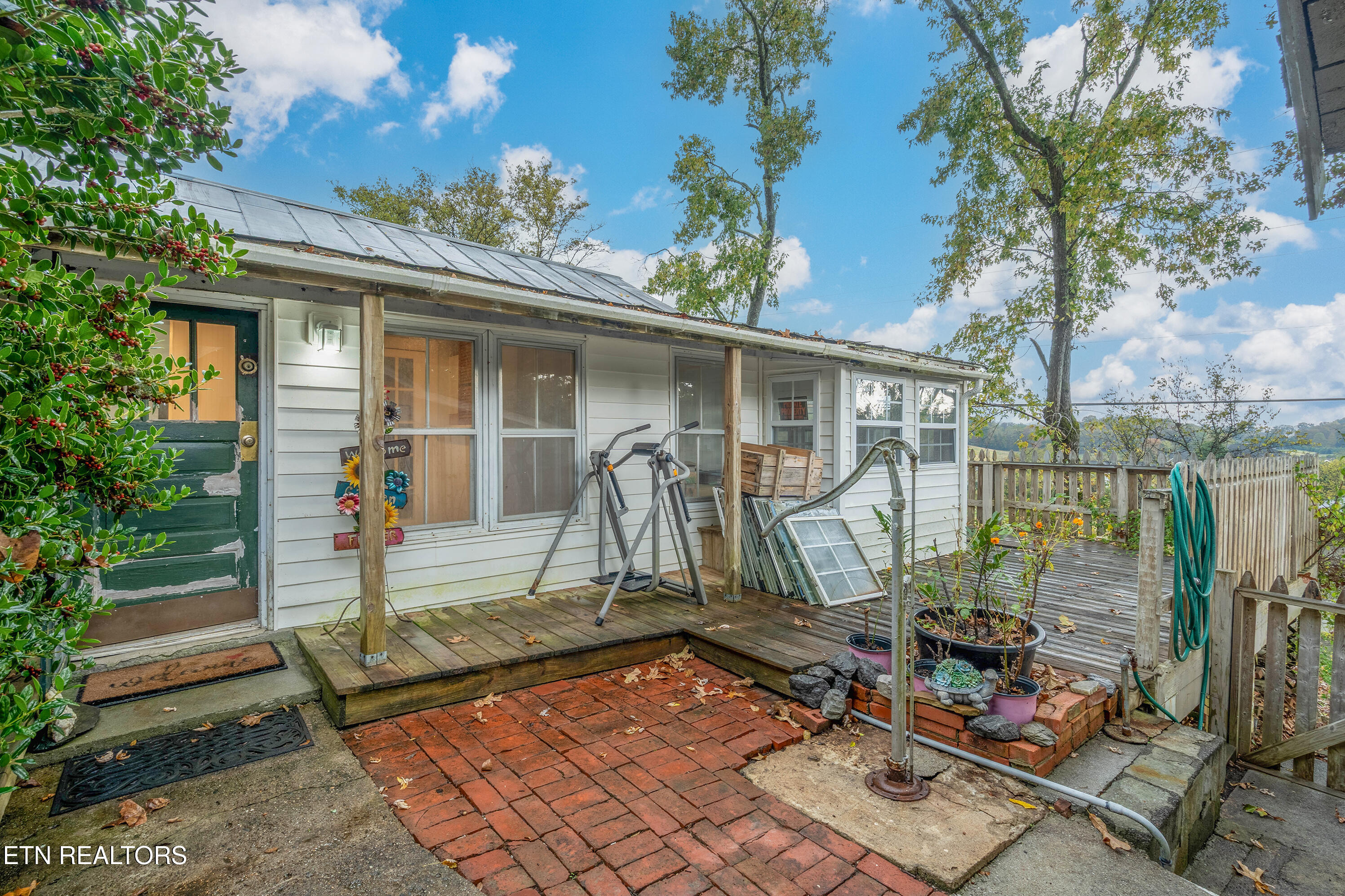 2519 Maples Branch Road Sevierville, TN 37876 - Photo 21 of 28 Porch
