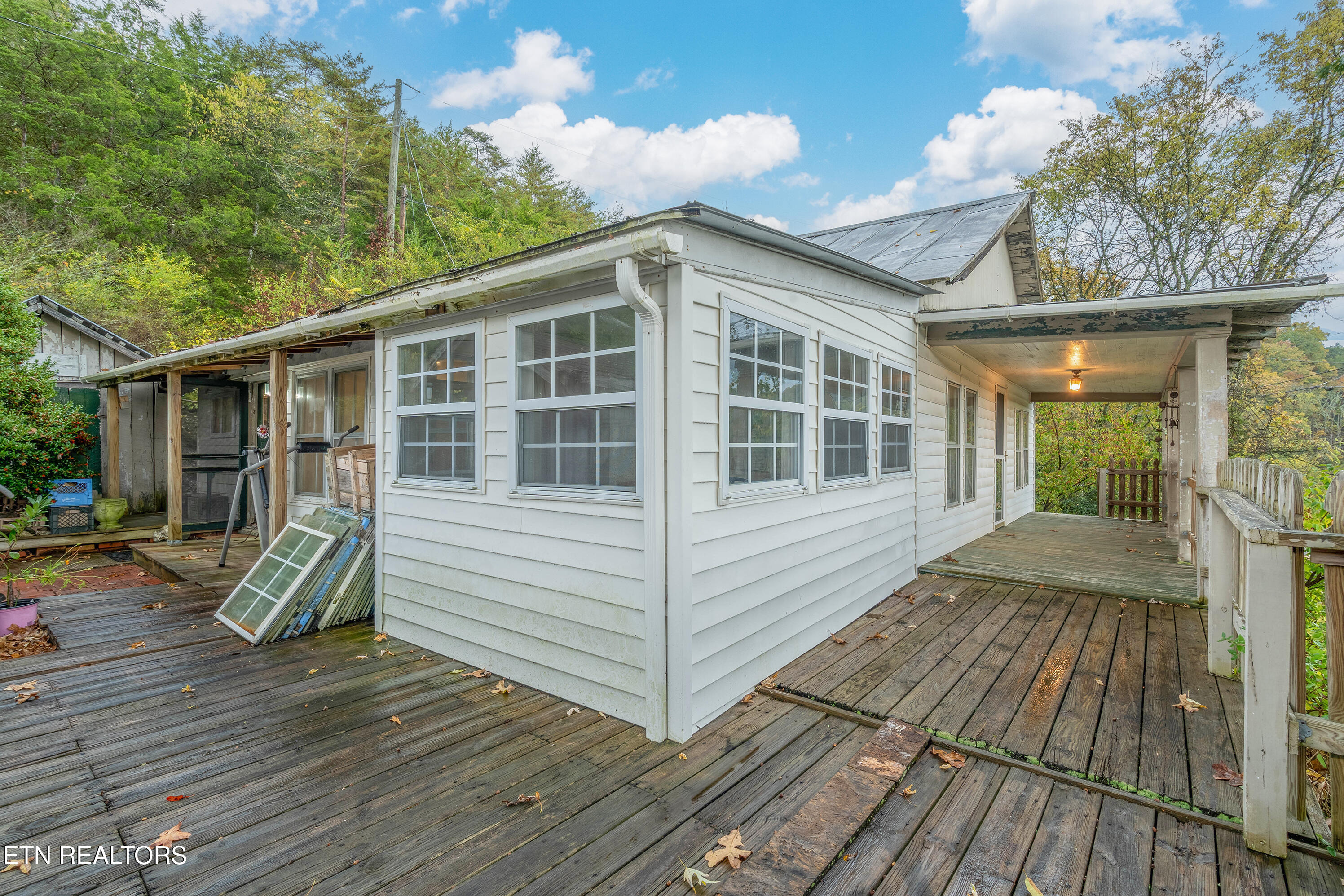 2519 Maples Branch Road Sevierville, TN 37876 - Photo 24 of 28 Porch/ Sunroom