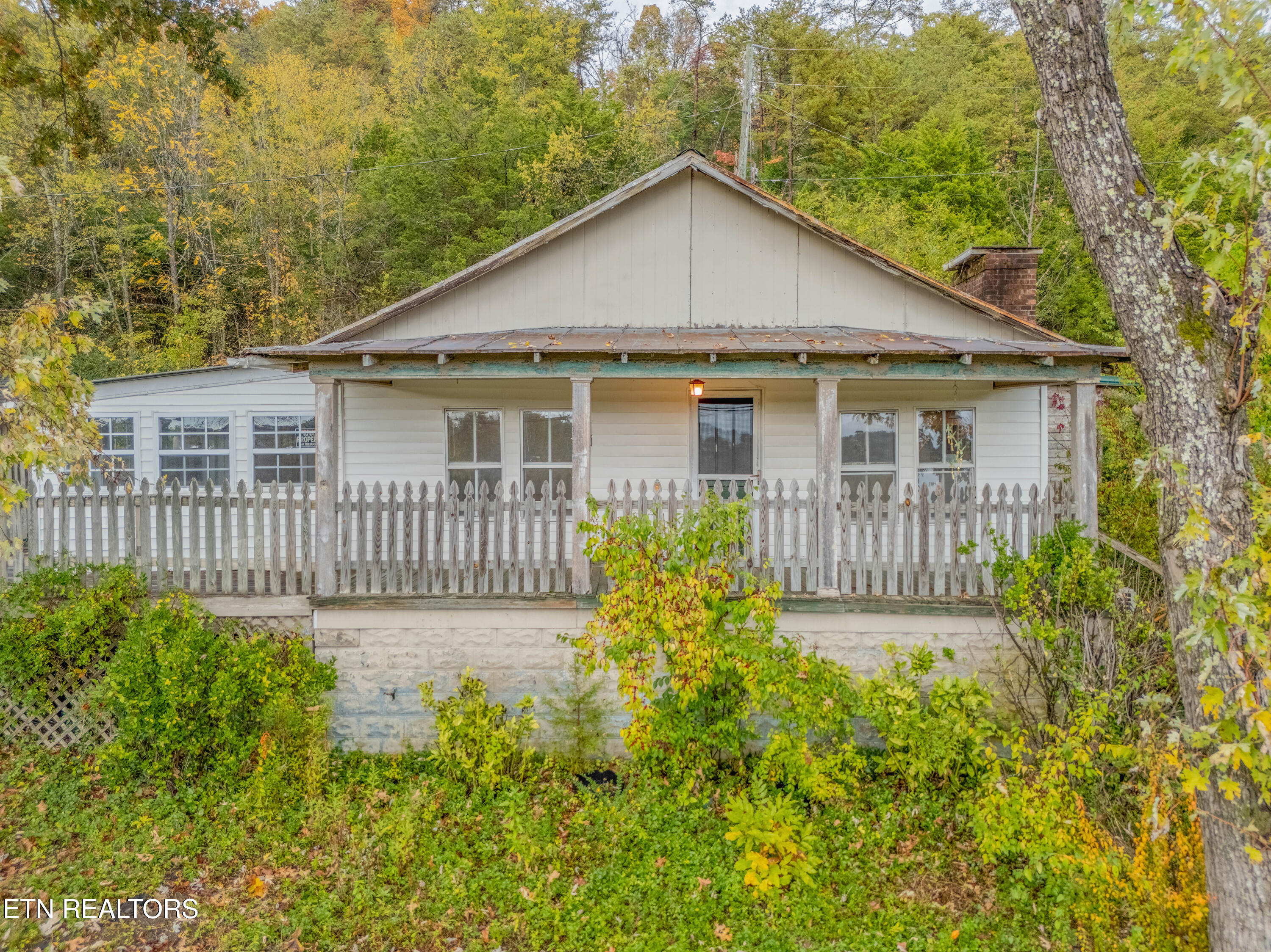 2519 Maples Branch Road Sevierville, TN 37876 - Photo 26 of 28 Front of House