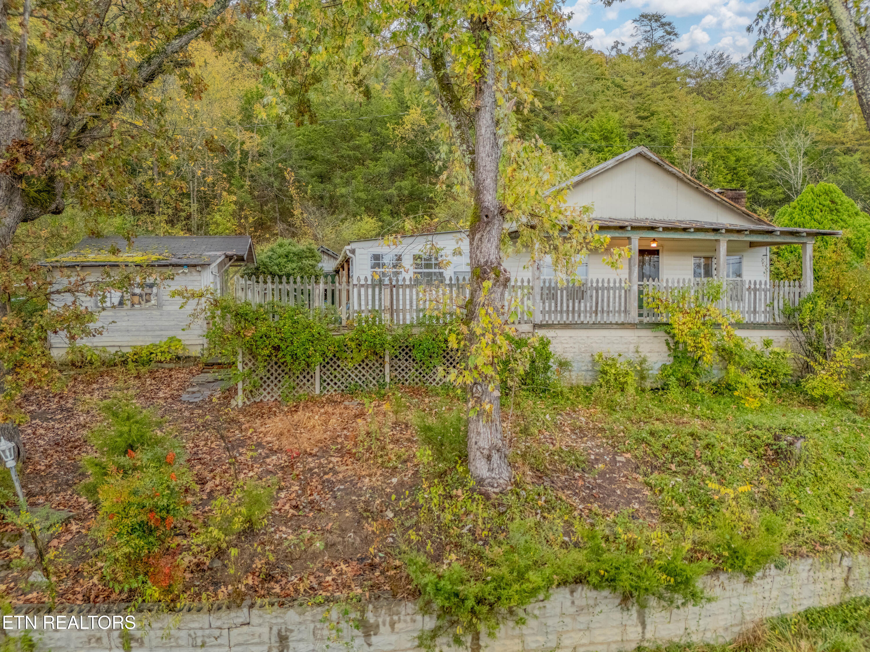 2519 Maples Branch Road Sevierville, TN 37876 - Photo 27 of 28 Front of House