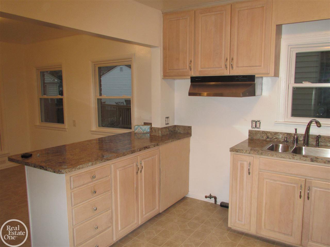 1323 Hampton Road Grosse Pointe Woods, MI 48236 - Photo 9 of 40