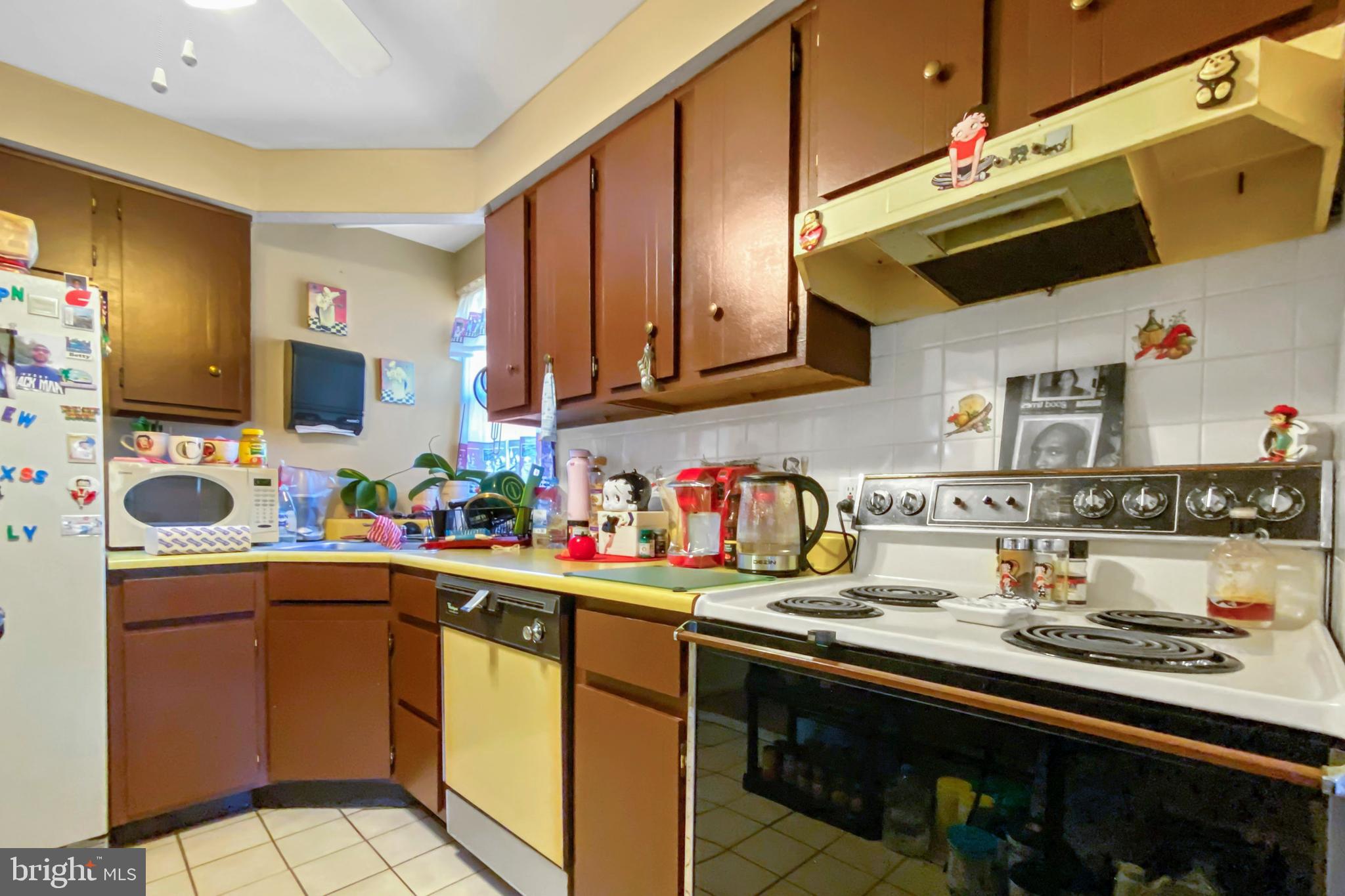 478 Rively Avenue Collingdale, PA 19023 - Photo 43 of 50 2nd fl kitchen