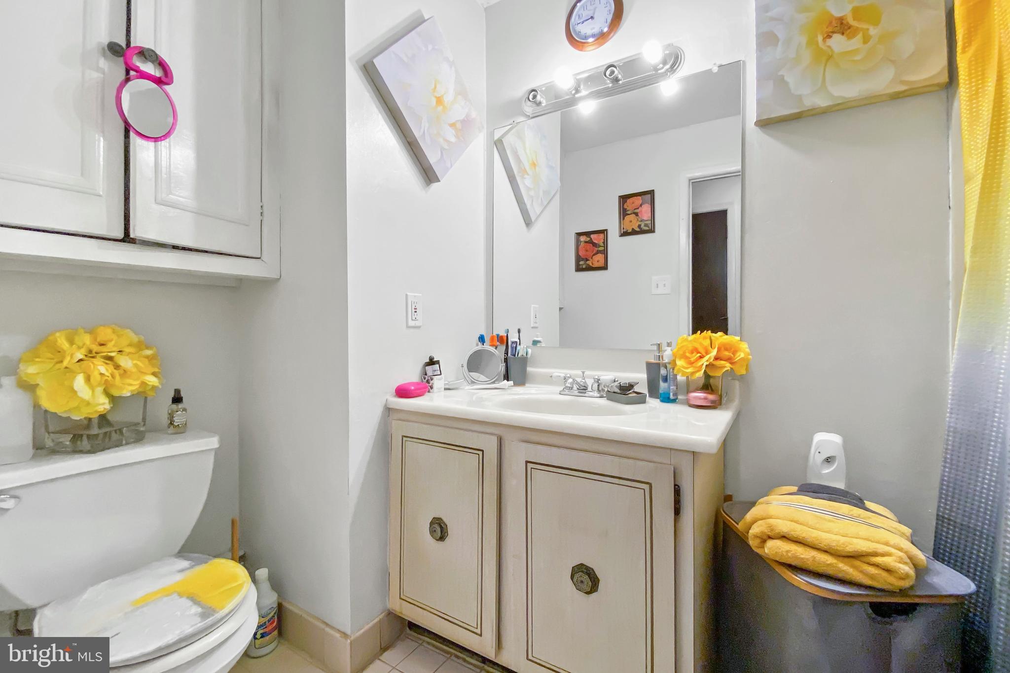 478 Rively Avenue Collingdale, PA 19023 - Photo 47 of 50 2nd fl bathroom