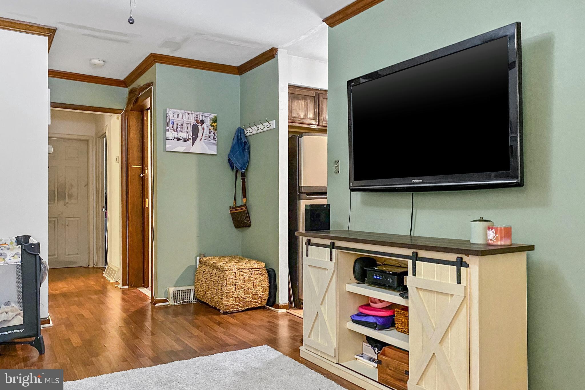 478 Rively Avenue Collingdale, PA 19023 - Photo 6 of 50 1st fl living room