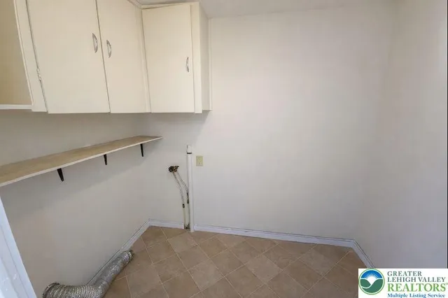 $1,800 | 221 Oak Street, Pen Argyl, PA 18072