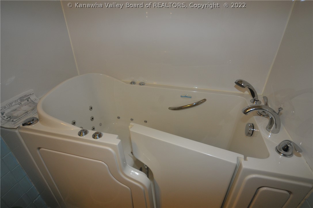 1820 Huber Road Charleston, WV 25314 - Photo 13 of 30 Walk in Tub