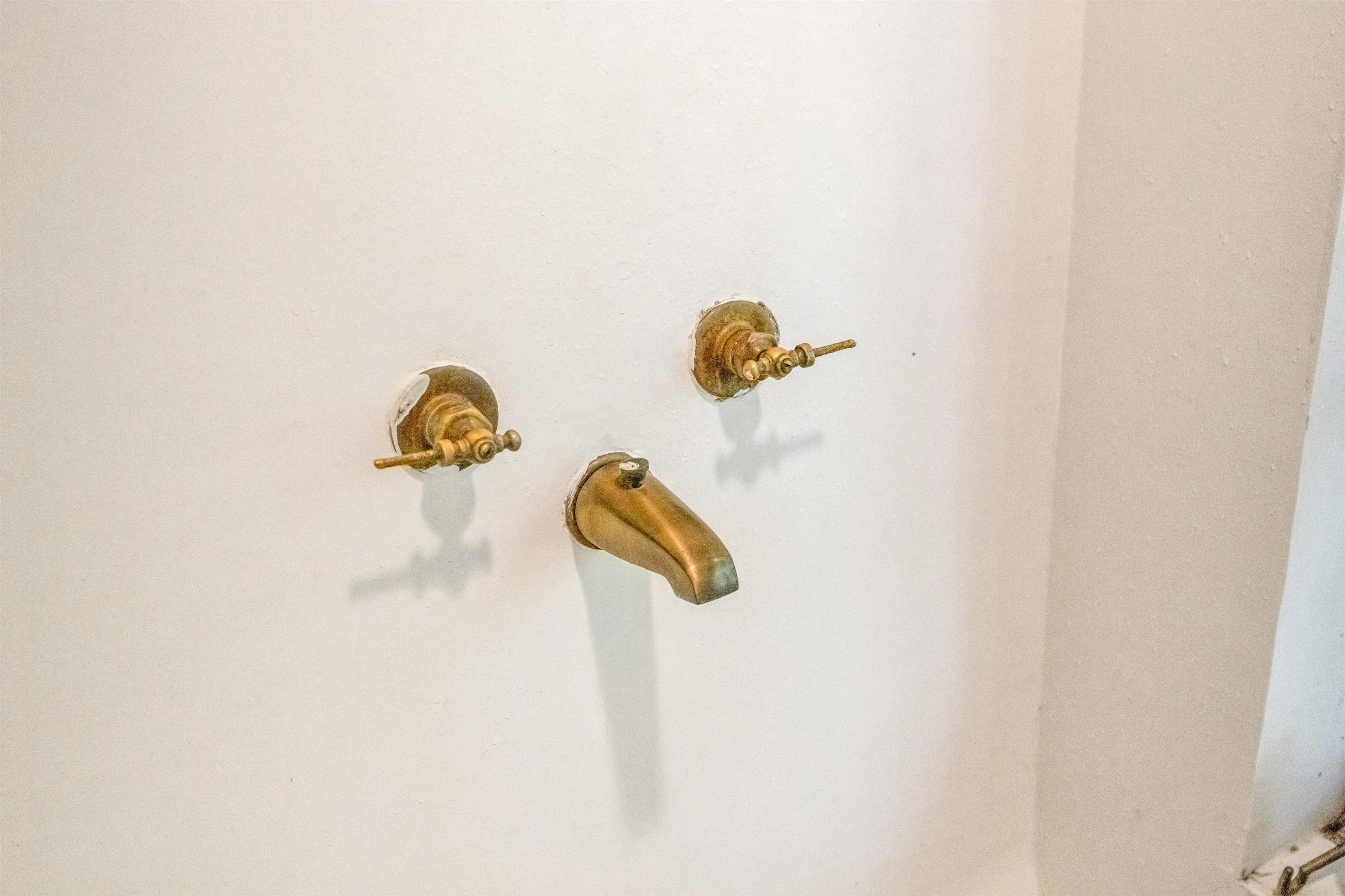 1854 Olinda Road Makawao, HI 96768 - Photo 17 of 26 a bathroom with a shower