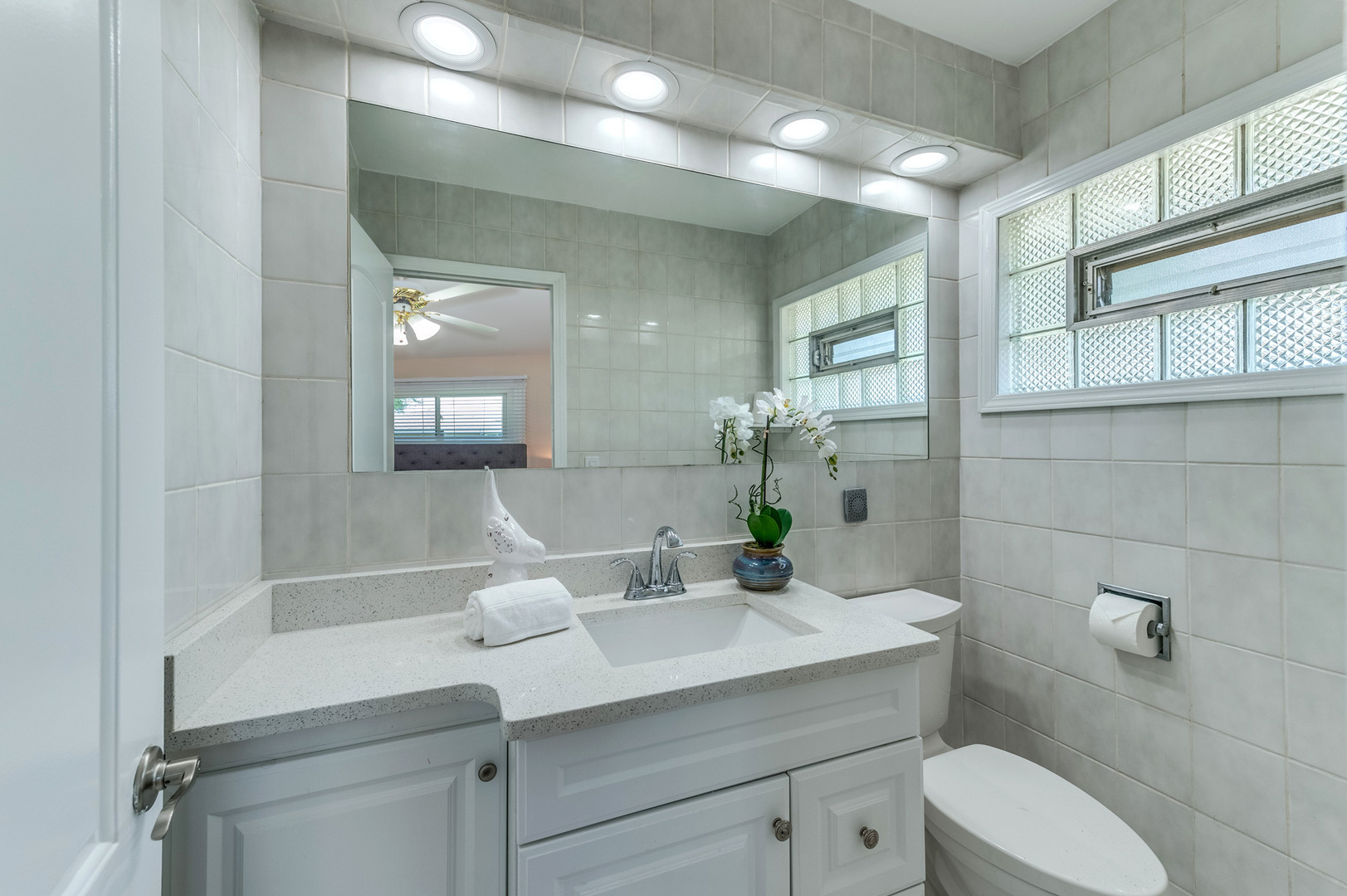 105 North Wolf Road Prospect Heights, IL 60070 - Photo 19 of 26 a bathroom with a sink toilet and shower