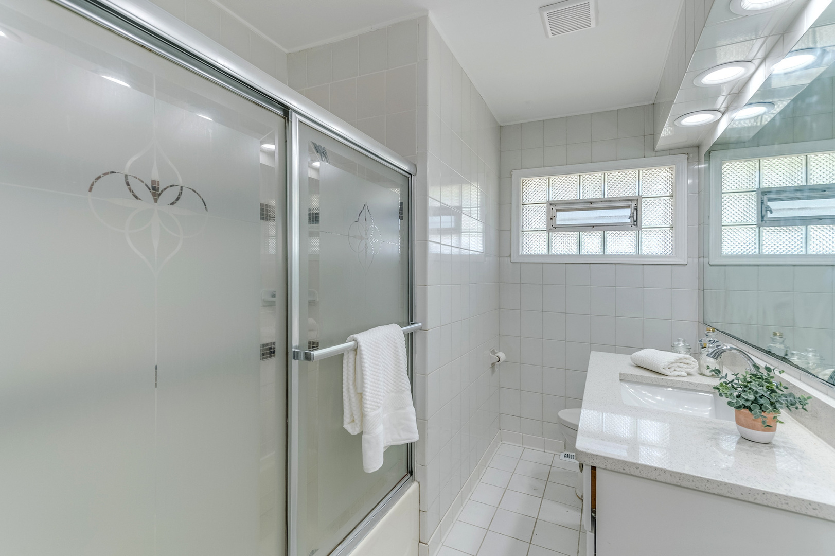 105 North Wolf Road Prospect Heights, IL 60070 - Photo 23 of 26 a bathroom with a sink and shower