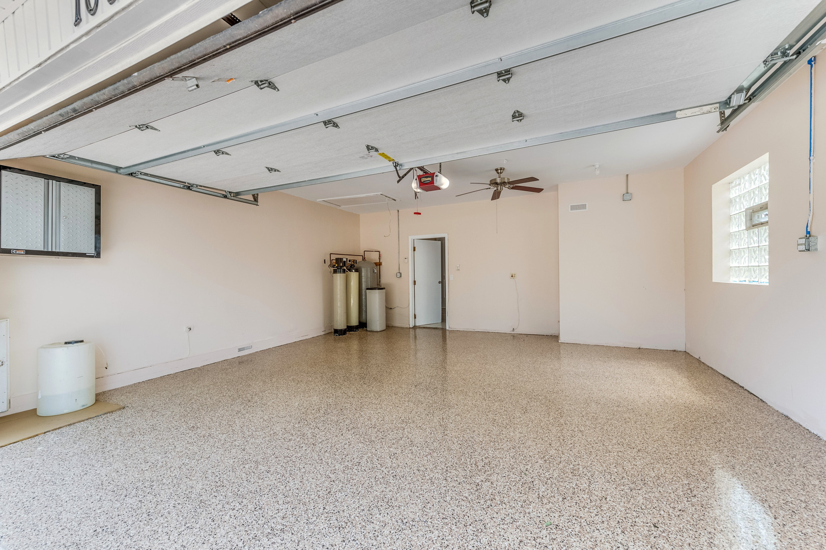 105 North Wolf Road Prospect Heights, IL 60070 - Photo 26 of 26 a view of a garage