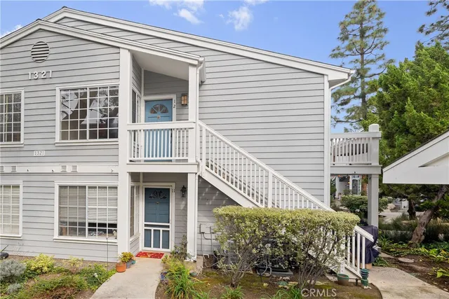 a view of empty room with a fireplace