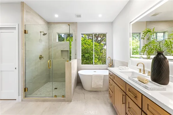 $2,600,000 | 9 Figaro, Irvine, CA 92606